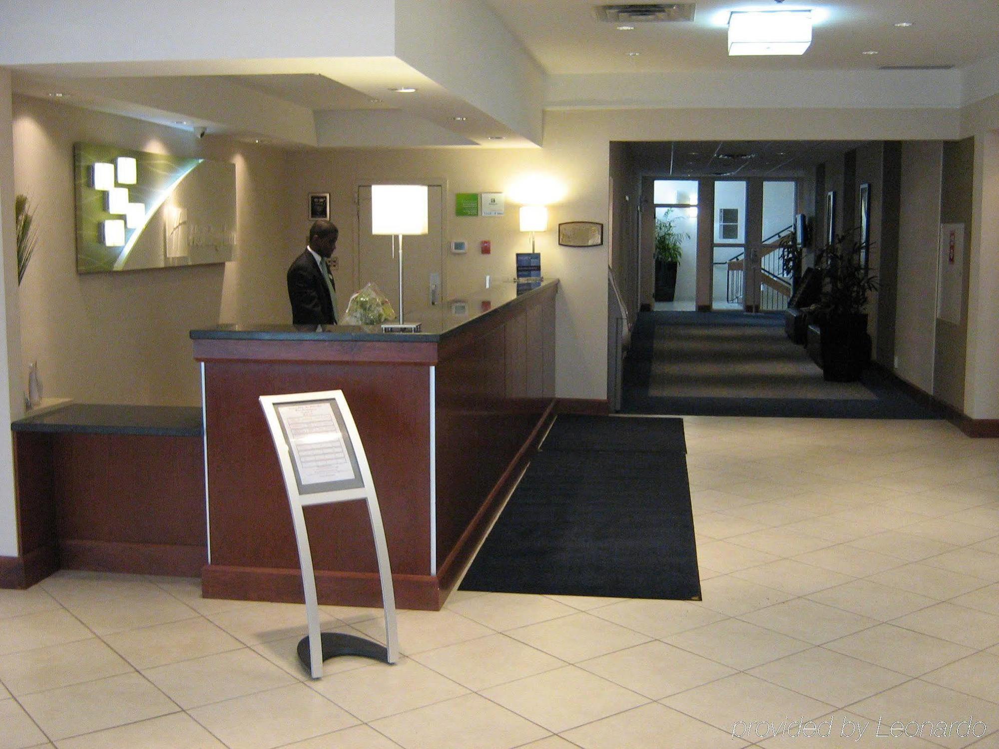 Amenida Residences, YYC İç mekan fotoğraf